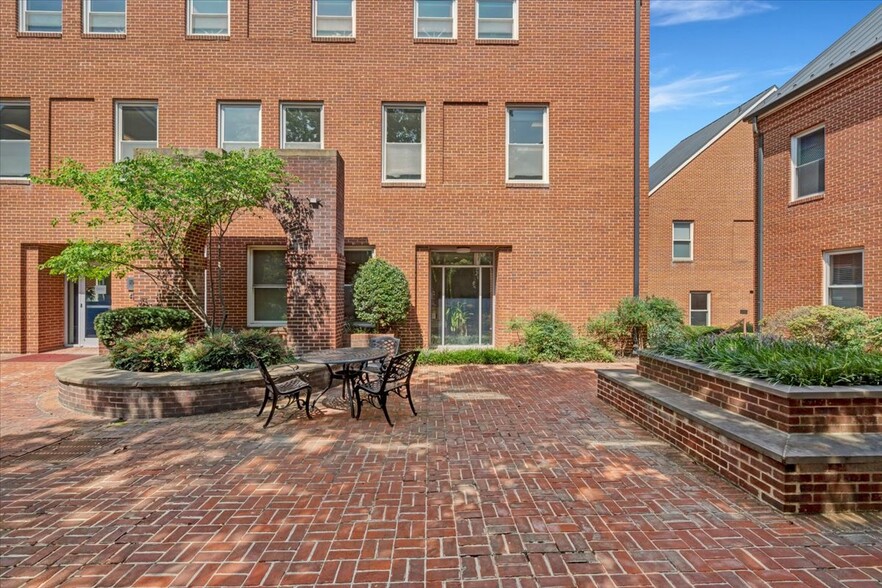 More Photos Of 4220 King St, Alexandria Office For Sale
