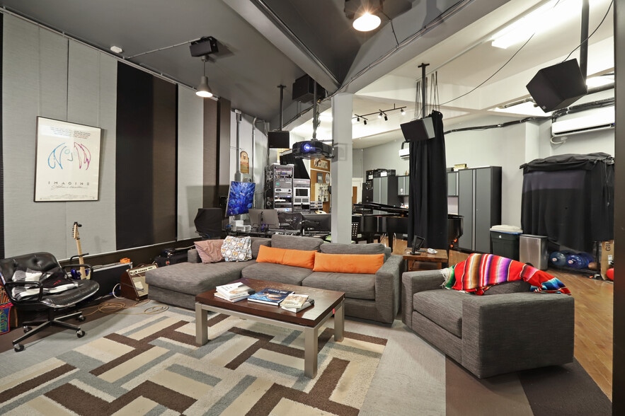 More Photos Of 4360 W Sunset Blvd, Los Angeles Storefront Retail Office For Sale
