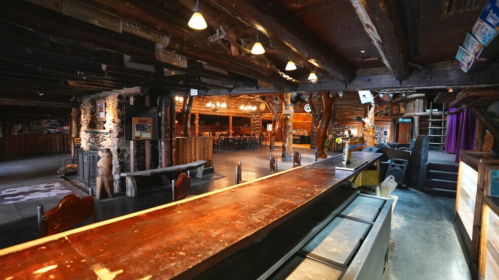 More Photos Of 3404 E Route 66, Flagstaff Freestanding For Sale
