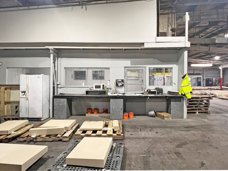 More Photos Of 711 Beaver Rd, Girard Warehouse For Sale