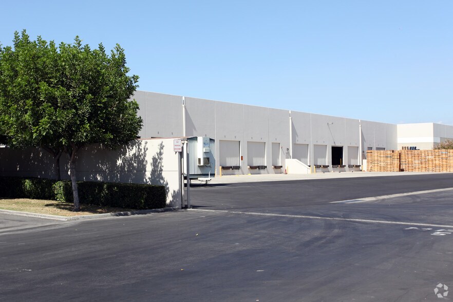 More Photos Of 4340 Eucalyptus Ave, Chino Warehouse For Lease