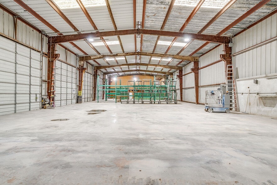 More Photos Of 1600 FM 3433, Newark Warehouse For Sale