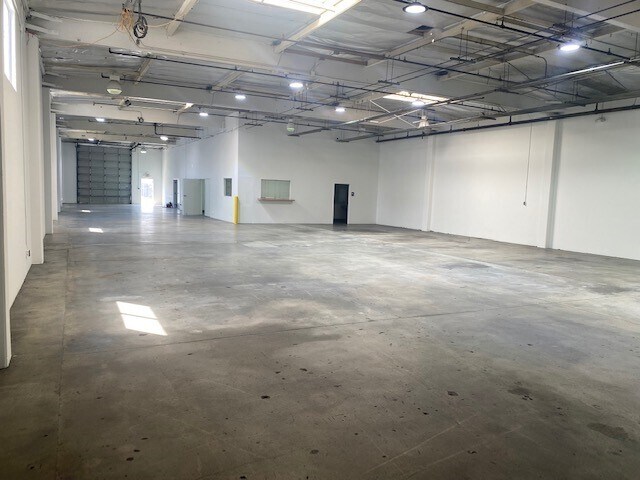 More Photos Of 13539 Desmond St, Pacoima Manufacturing For Lease