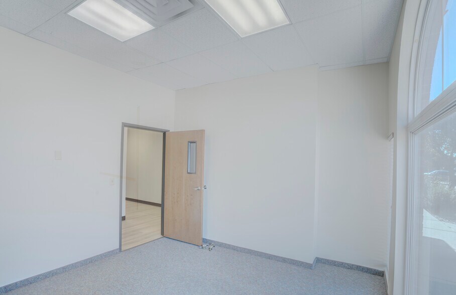 More Photos Of 2099 N Collins Blvd, Richardson Office For Lease