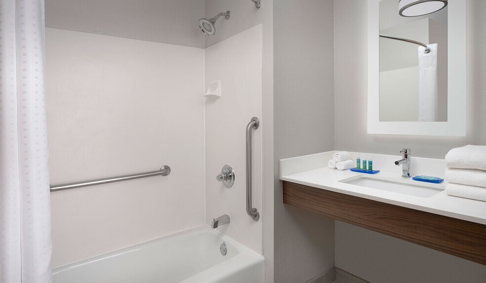 More Photos Of 120 Camaron St, San Antonio Hotel For Sale