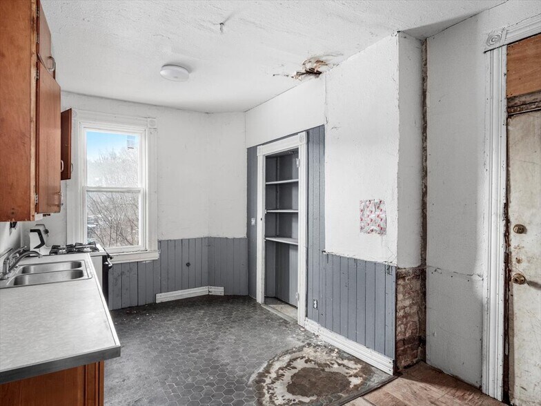 More Photos Of 134 Steuben St, Pittsburgh Restaurant For Sale