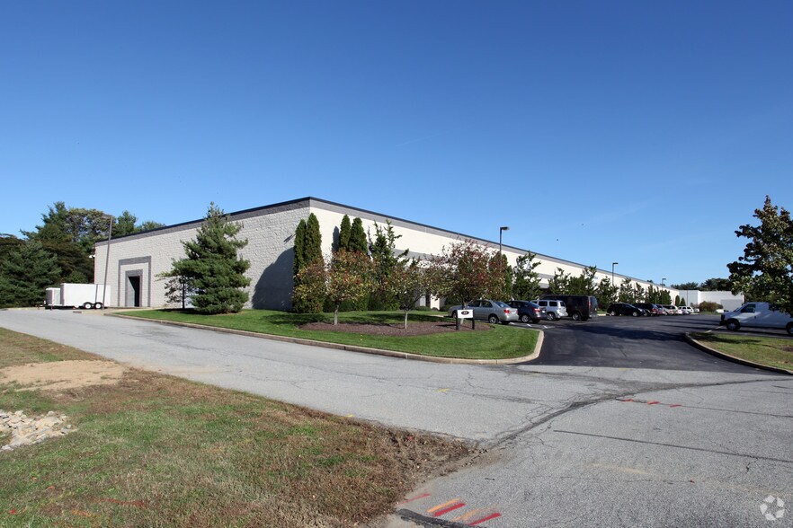 More Photos Of 77 McCullough Dr, New Castle Warehouse For Lease