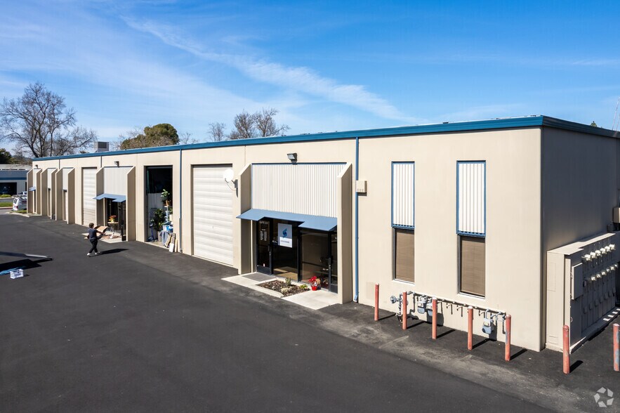 More Photos Of 1048 Serpentine Ln, Pleasanton Light Manufacturing For Lease
