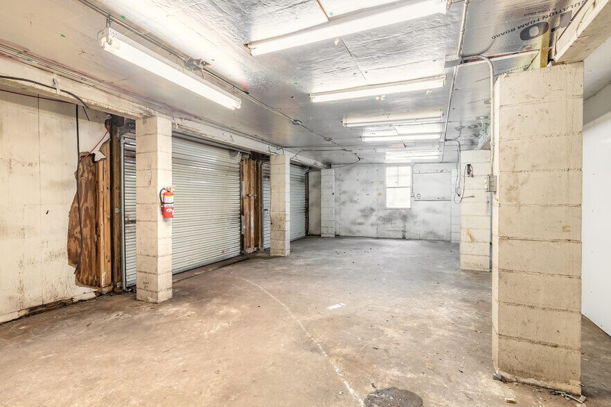 More Photos Of 82 N Yonge St, Ormond Beach General Retail For Sale