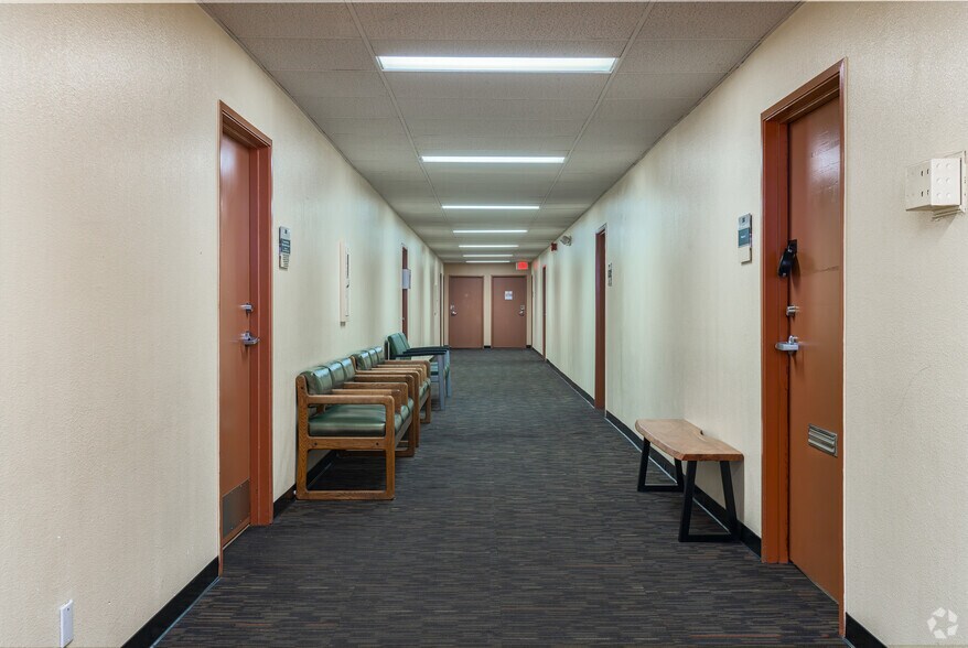 More Photos Of 7501 Hospital Dr, Sacramento Medical For Lease