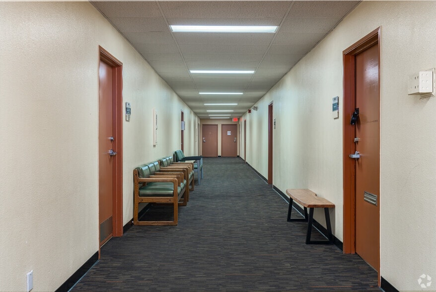 More Photos Of 7501 Hospital Dr, Sacramento Medical For Lease