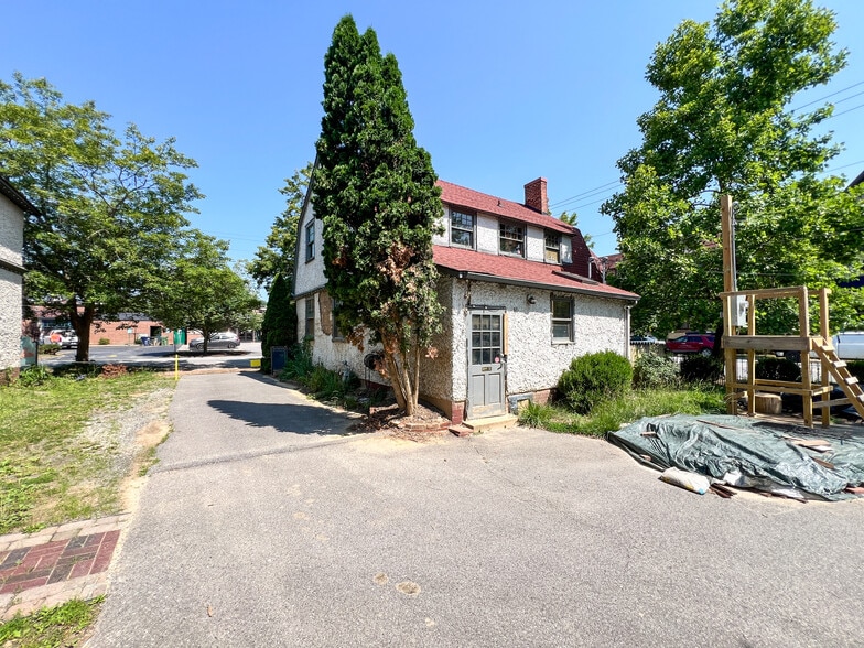 More Photos Of 1 Swan St, Asheville Freestanding For Sale