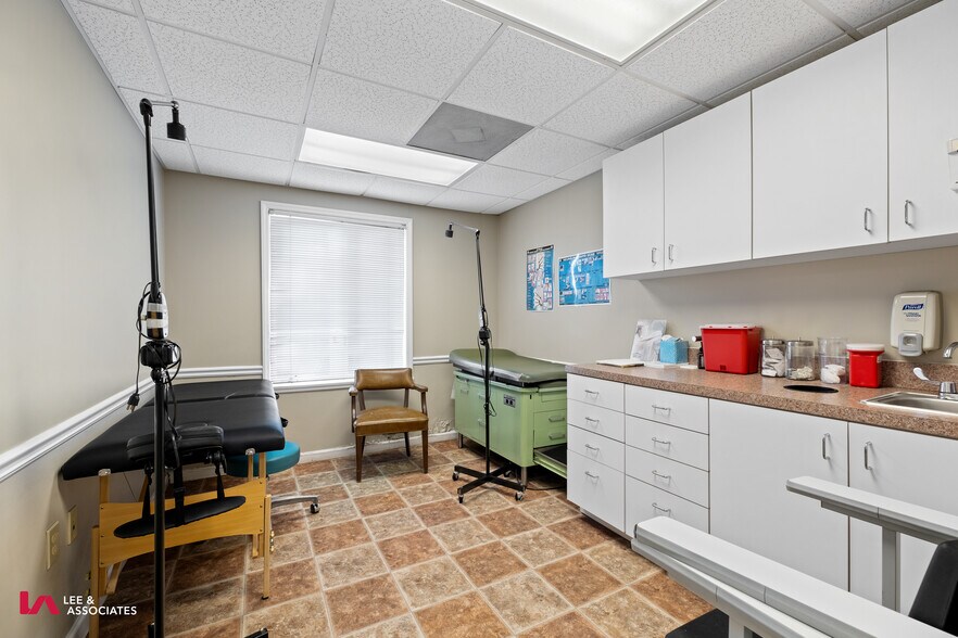 More Photos Of 1686 Roswell Rd, Marietta Office For Sale