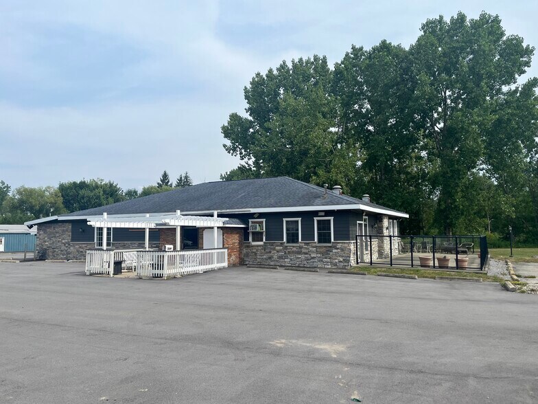 More Photos Of 5389 Genesee St, Lancaster Restaurant For Lease