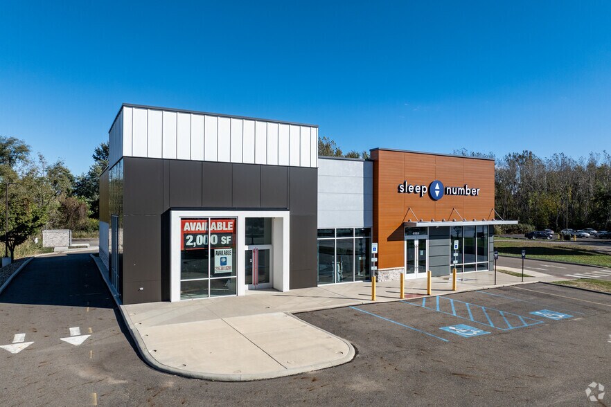 More Photos Of 4990 Dressler Rd Northwest, Canton Restaurant For Lease