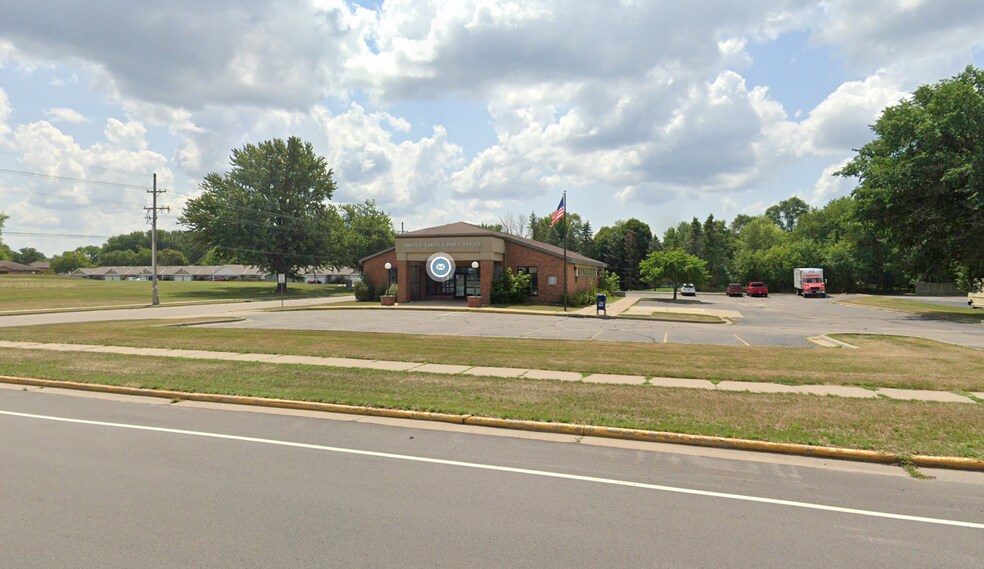 More Photos Of 1001 Market St, Nekoosa Post Office For Sale