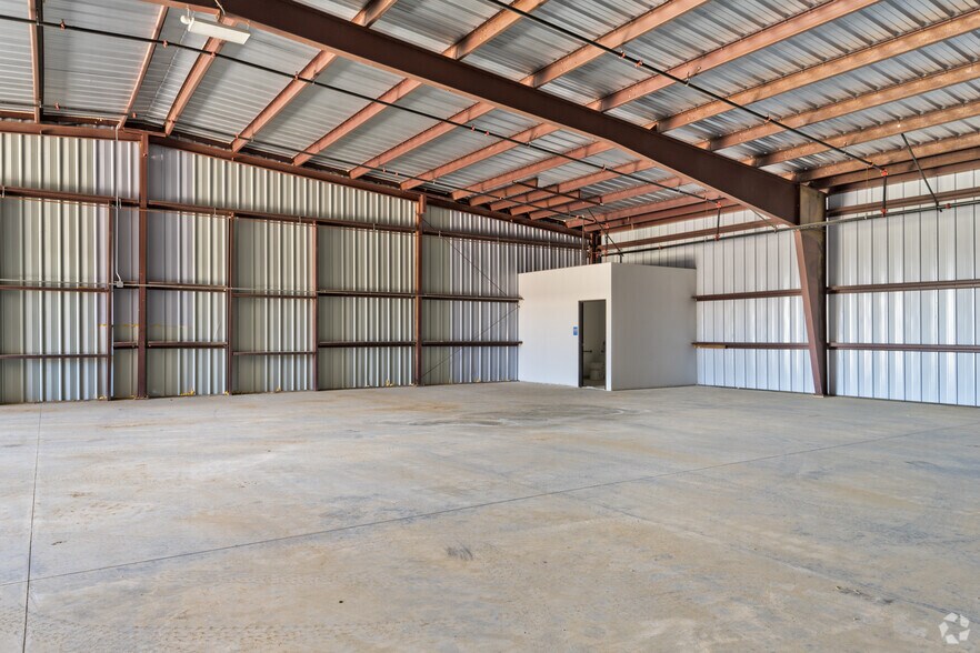 More Photos Of 16330 Beaver Rd, Adelanto Warehouse For Sale