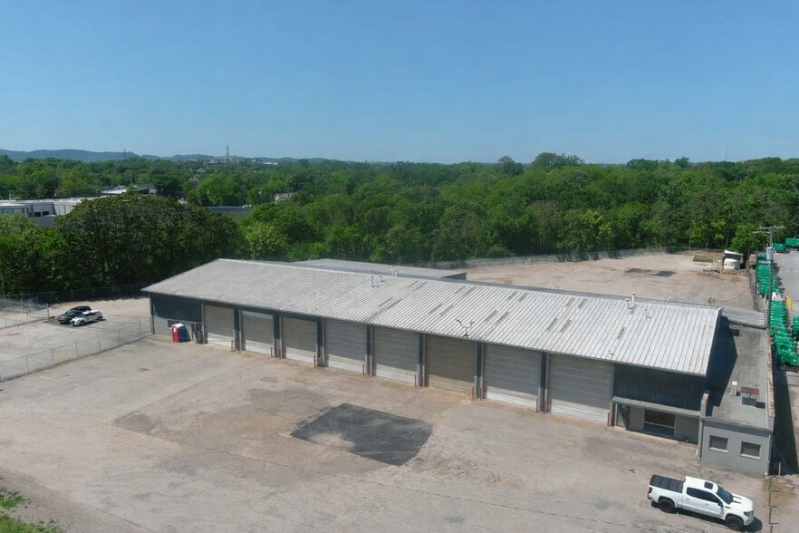 More Photos Of 1333 Foster Ave, Nashville Service For Lease