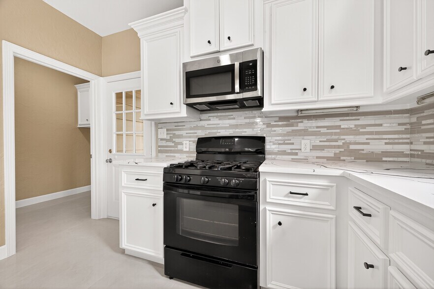 More Photos Of 14134 Packard St, Houston Specialty For Sale