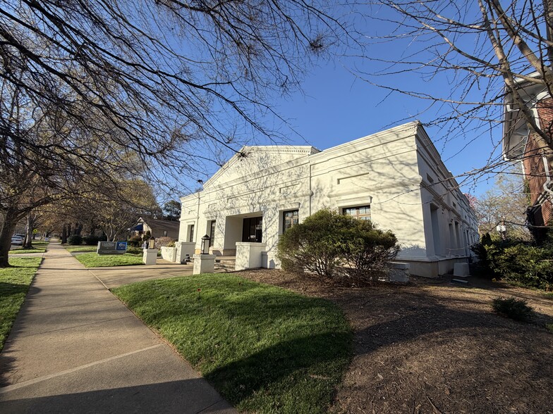 More Photos Of 715-717 East Blvd, Charlotte Office For Lease