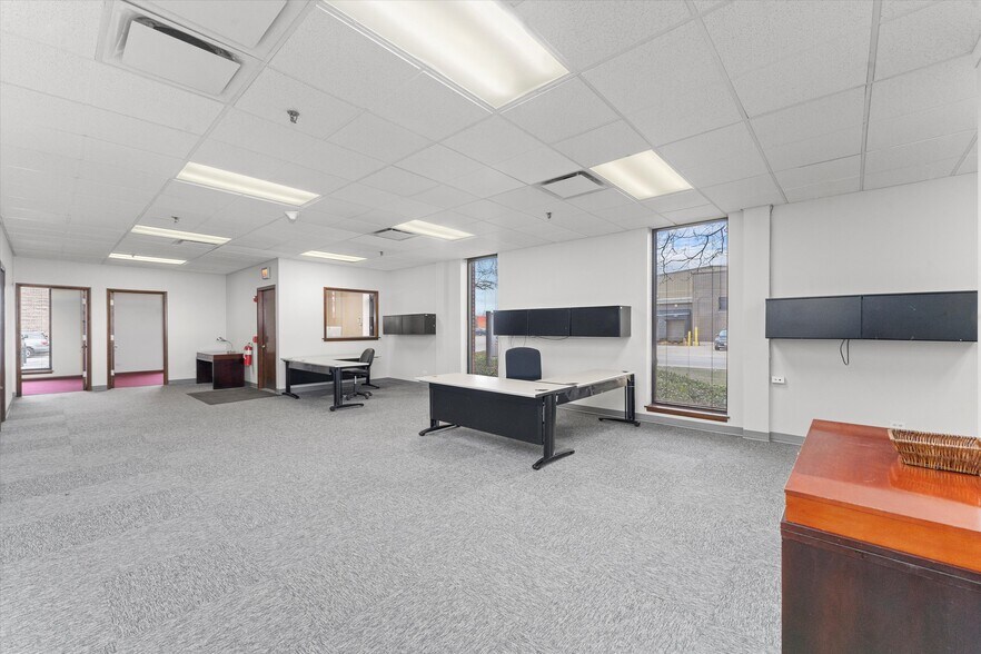 More Photos Of 16420 S Kilbourn Ave, Oak Forest Industrial For Sale