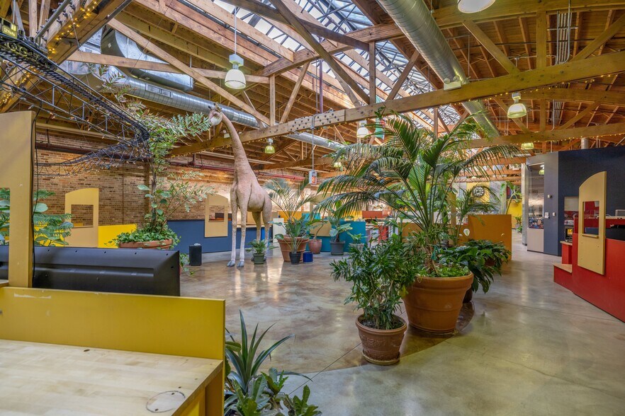 More Photos Of 21 S Racine Ave, Chicago Warehouse For Lease
