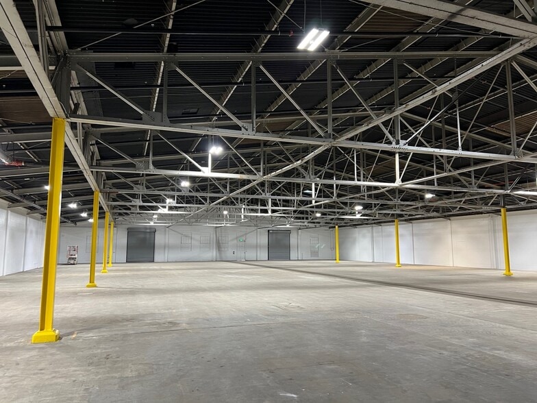 More Photos Of 5012-5116 Dudley Blvd, Mcclellan Flex For Lease
