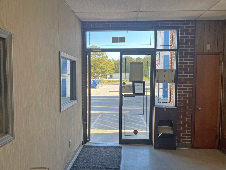 More Photos Of 2118-2120 Commerce Dr, Cayce Warehouse For Lease