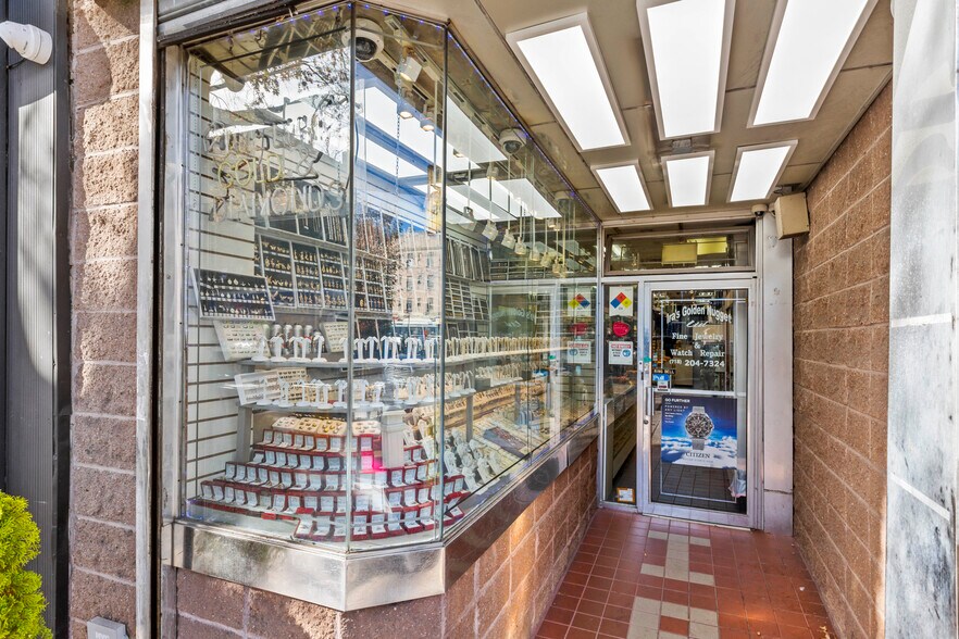 More Photos Of 30-14 Steinway St, Astoria Storefront Retail Office For Lease