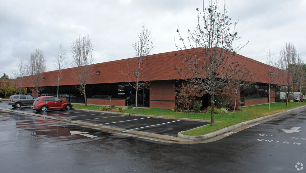 Primary Photo Of 7040 N Marks Ave, Fresno Office Residential For Lease