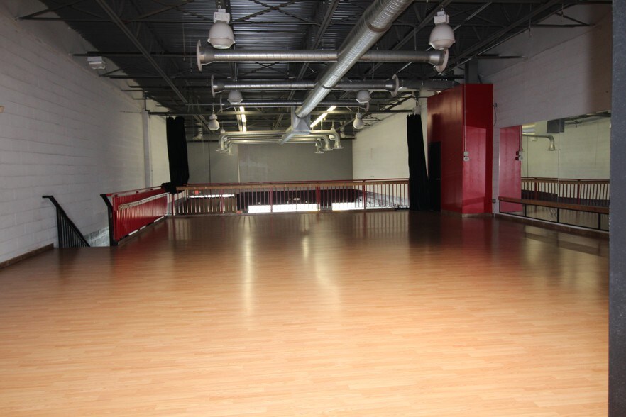 More Photos Of 3852 Dulles South Ct, Chantilly Warehouse For Lease