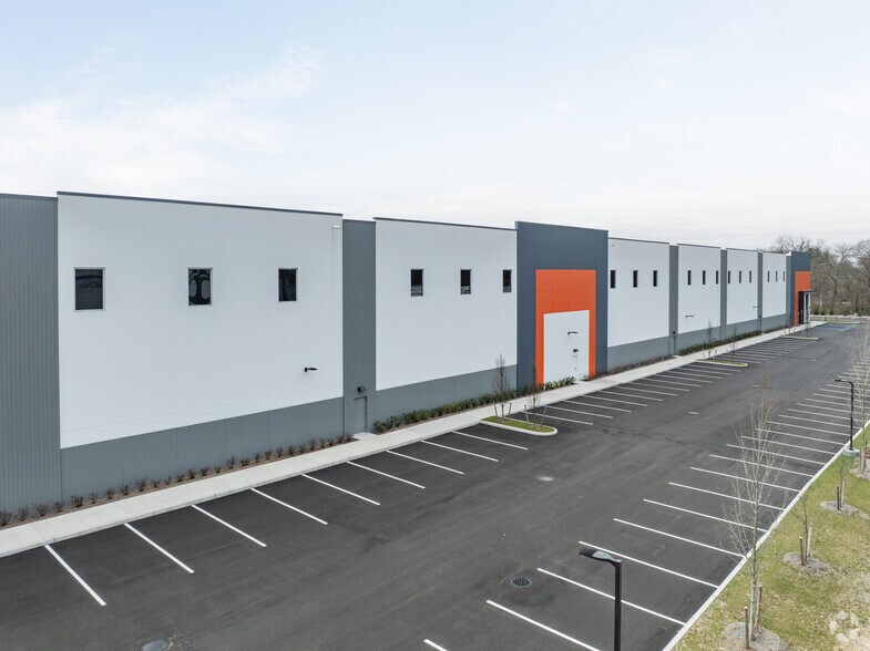 More Photos Of 1 Media Crossways, Woodbury Warehouse For Lease