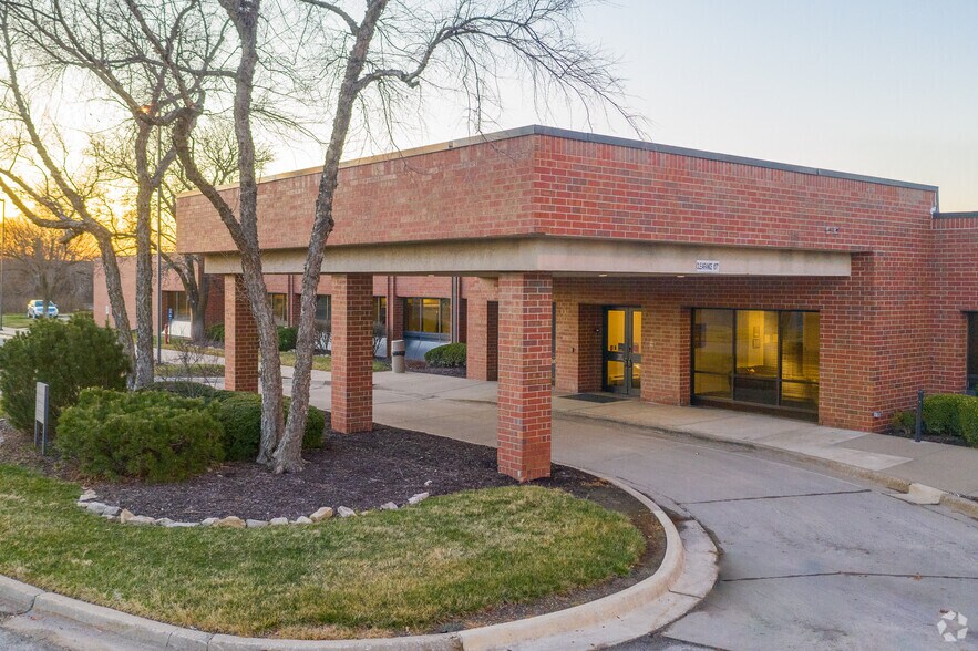 More Photos Of 14425 College Blvd, Lenexa Office For Lease