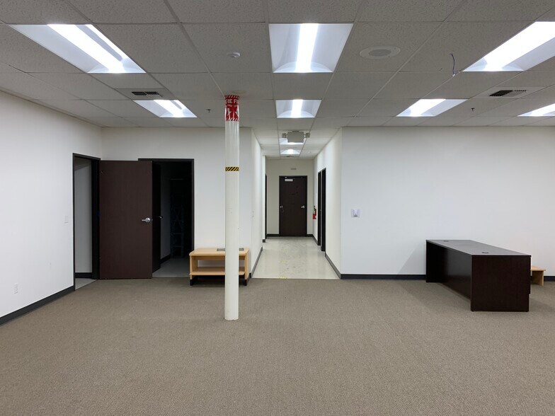 More Photos Of 6901 District Blvd, Bakersfield Warehouse For Lease