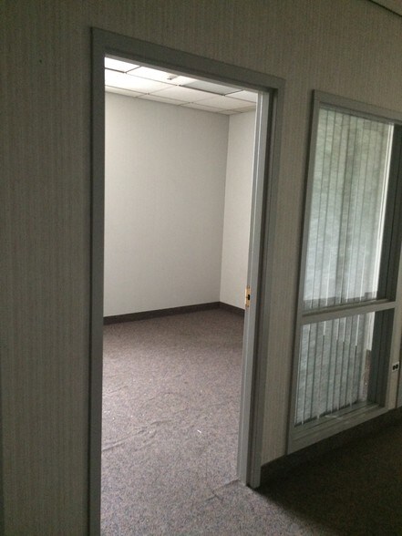 More Photos Of 4350 W Lincoln Hwy, Matteson Office For Sale
