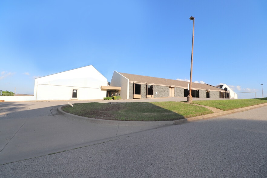More Photos Of 5840 S Memorial Dr, Tulsa Office For Sale