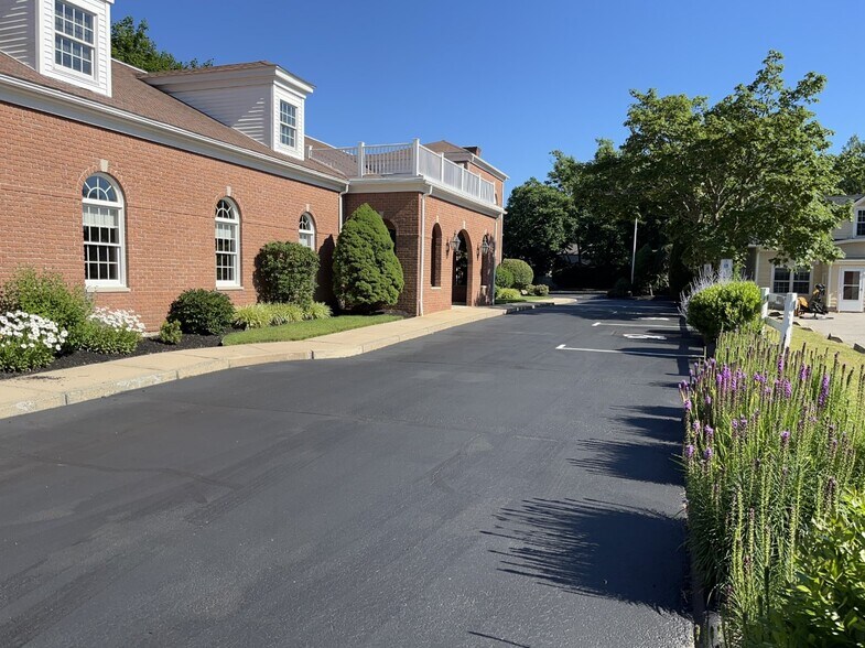More Photos Of 138 Main St, South Kingstown Medical For Lease