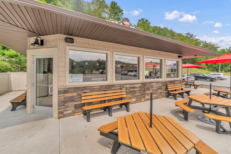 More Photos Of 1908 Old Route 17, Roscoe Restaurant For Sale