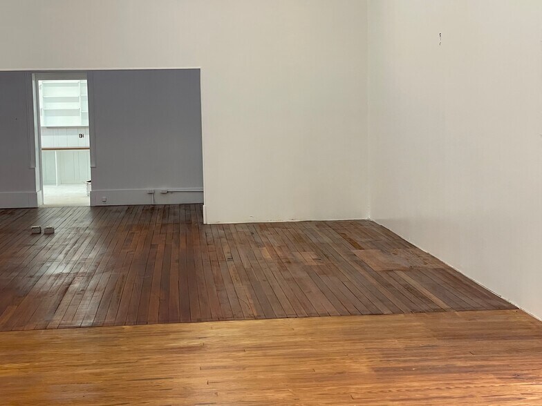 More Photos Of 200-232 W New Braunfels St, Seguin Warehouse For Lease