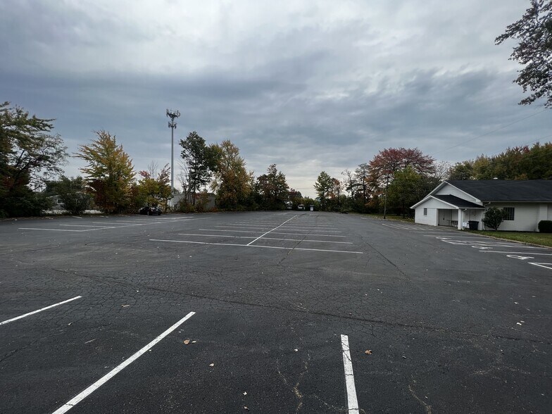 More Photos Of 1075 Ohio Pike, Cincinnati Office For Lease