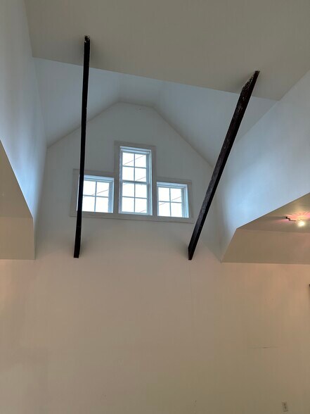 More Photos Of 55 N Cedar St, Lititz Showroom For Lease