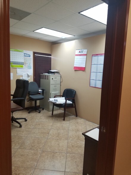 More Photos Of 18484 Clay Rd, Houston Flex For Lease