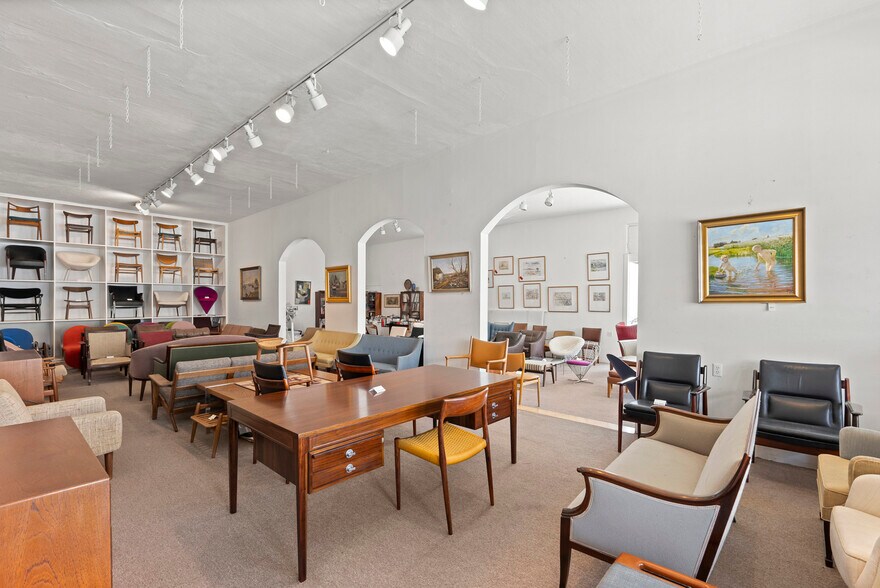 More Photos Of 7974-7976 Melrose Ave, Los Angeles Storefront For Sale