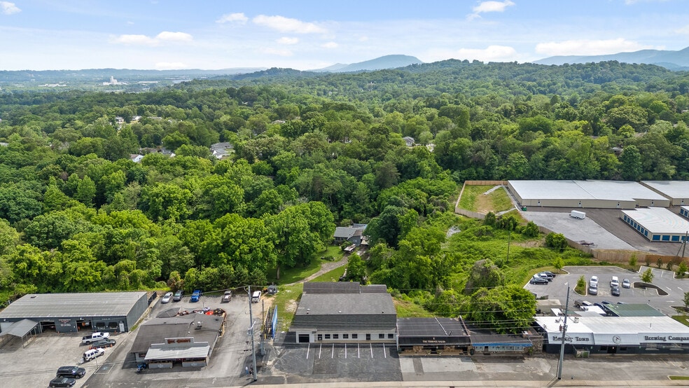 More Photos Of 734 Ashland Ter, Chattanooga Storefront Retail Office For Sale
