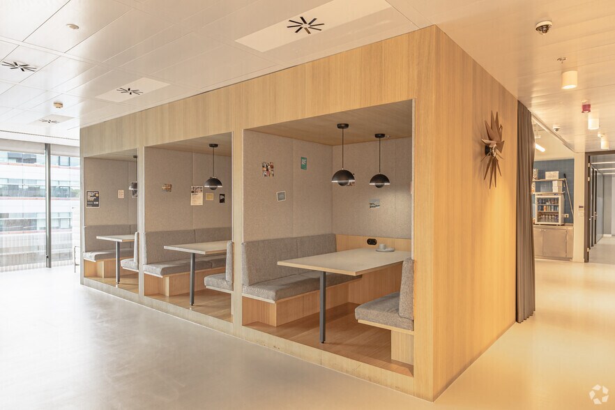 More Photos Of 1 Calle Vía de los Poblados, Madrid Coworking Space