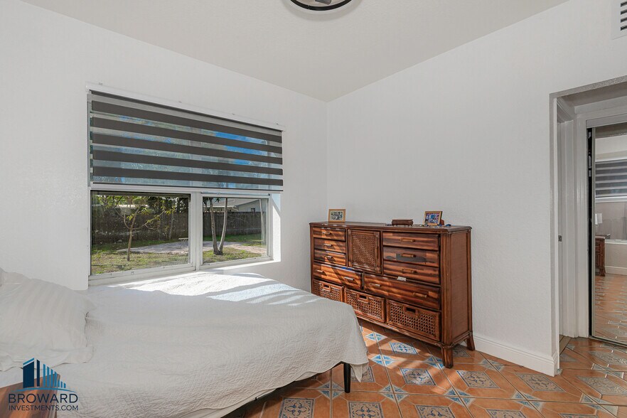 More Photos Of 330 SW 20th St, Fort Lauderdale Multifamily For Sale