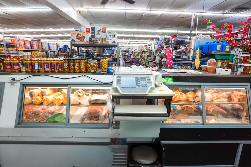 More Photos Of 9875 S Dixie Hwy, Erie Supermarket For Sale