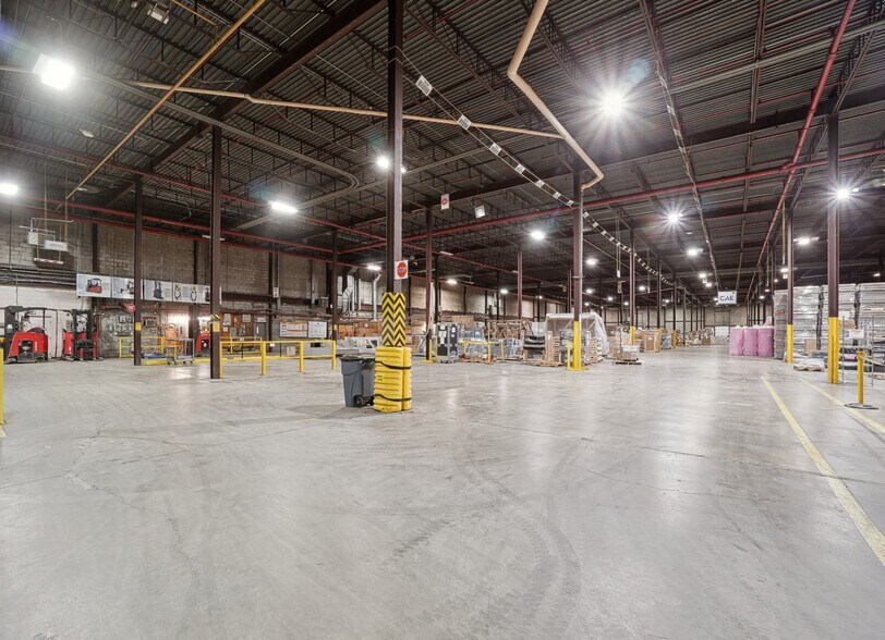 More Photos Of 1600 Av 50e, Montréal Warehouse For Lease