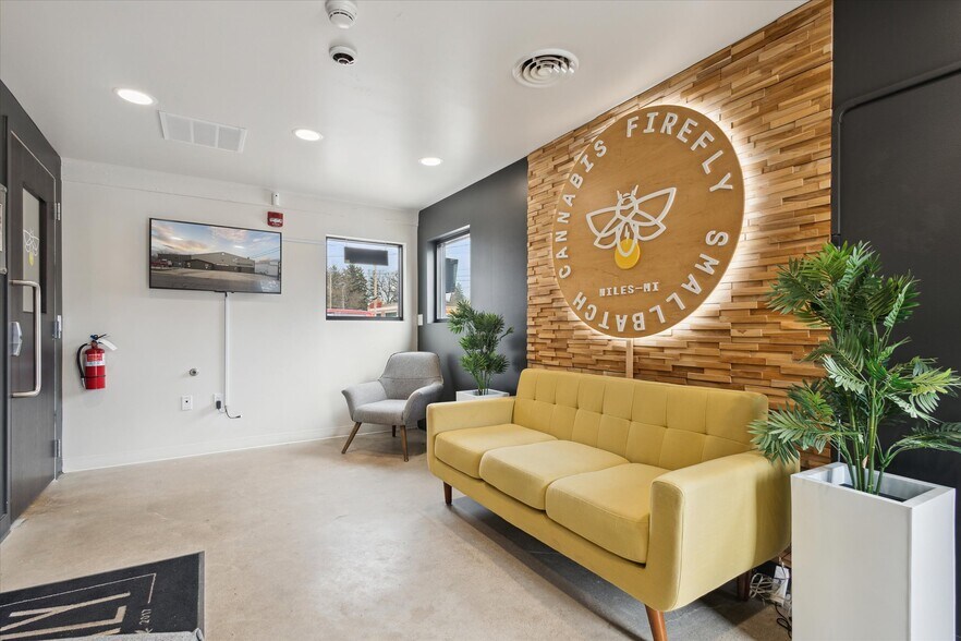 More Photos Of 919 Michigan St, Niles Warehouse For Sale