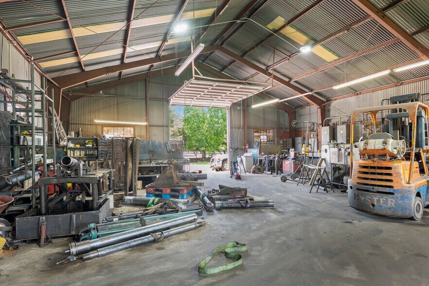 More Photos Of 6015 Ridgemont St, Houston Warehouse For Lease